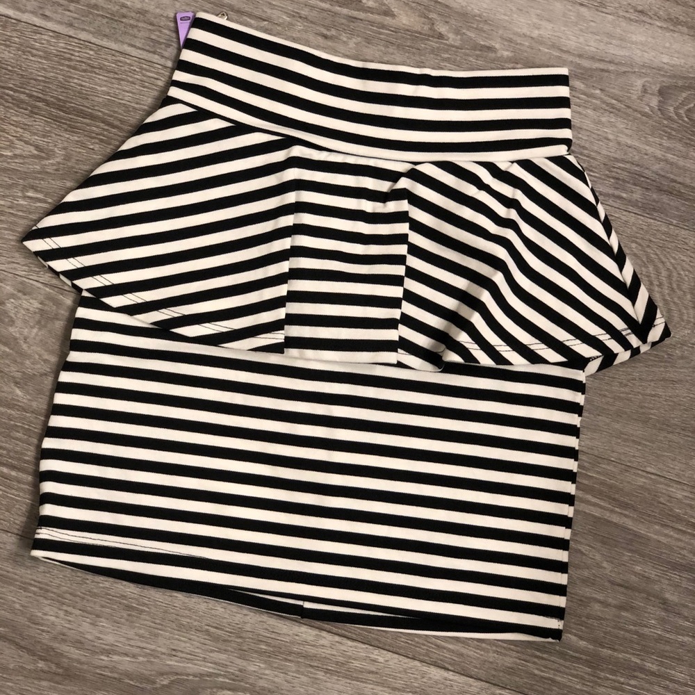 Cute stripe mini skirt